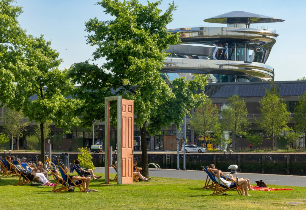 Fenix Rotterdam and Rijnhaven with L-Age d-Or by Gavin Turk_Photo Iris van den BroekFenix Rotterdam and Rijnhaven with L-Age d-Or by Gavin Turk_Photo Iris van den Broek